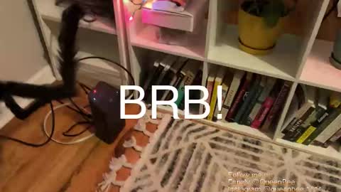 QueenBee online show from 12-04-25, 01:48