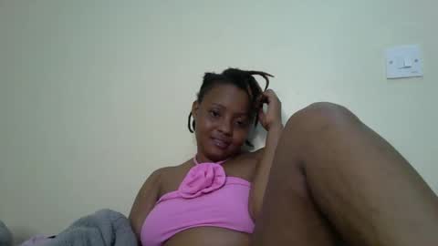 Snapshot of queenbeiby05 chatting on 11-04-25, 07:13 queen online show from 11-04-25, 07:13