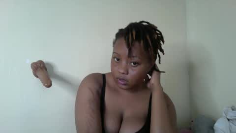 Snapshot of queenbeiby05 chatting on 11-10-25, 02:38 queen online show from 11-10-25, 02:38