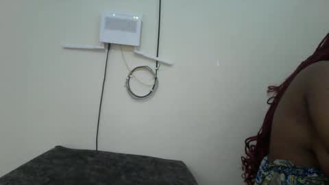 Snapshot of queenbeiby05 chatting on 11-18-25, 06:01 queen online show from 11-18-25, 06:01