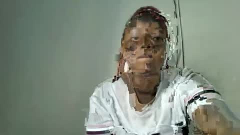 Snapshot of queenbeiby05 chatting on 11-23-25, 08:30 queen online show from 11-23-25, 08:30