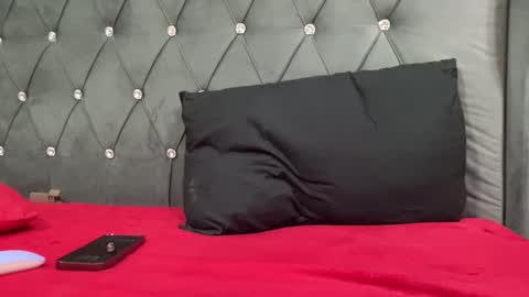 QUEEN online show from 01-11-25, 09:26