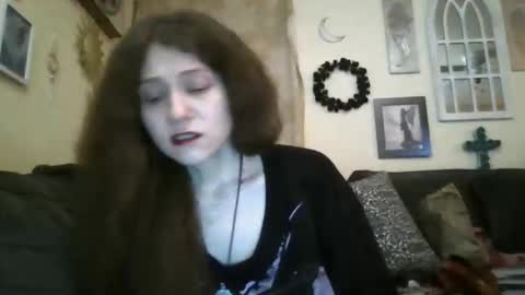 queencrimsonlvx online show from 05-05-26, 02:14