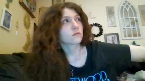 queencrimsonlvx online show from 06-10-26, 02:16