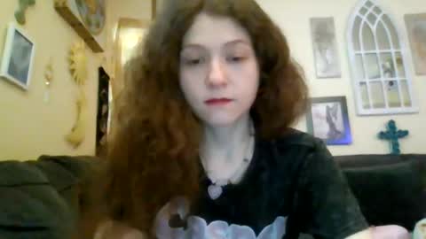 queencrimsonlvx online show from 07-13-26, 12:24
