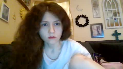 queencrimsonlvx online show from 07-20-26, 08:17