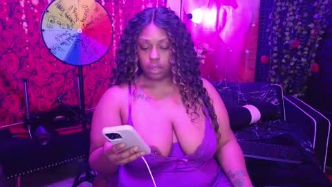 Snapshot of queencroze chatting on 04-07-26, 12:11 Queen Cherise Roze online show from 04-07-26, 12:11