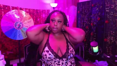 Snapshot of queencroze chatting on 05-02-26, 06:13 Queen Cherise Roze online show from 05-02-26, 06:13