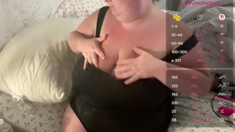 Queen curves online show from 07-26-26, 03:25