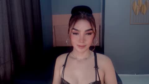 queenemeraldts online show from 12-19-25, 02:29