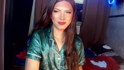 Snapshot of queenfcker1st chatting on 06-29-26, 03:24 Be my property Sabrina online show from 06-29-26, 03:24