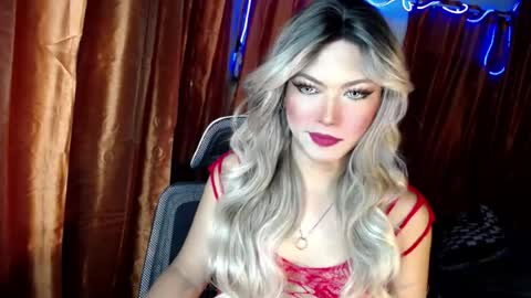 Snapshot of queenfcker1st chatting on 07-23-26, 05:27 Be my property Sabrina online show from 07-23-26, 05:27