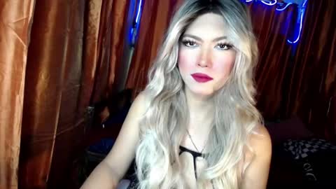 Snapshot of queenfcker1st chatting on 07-26-26, 04:42 Be my property Sabrina online show from 07-26-26, 04:42