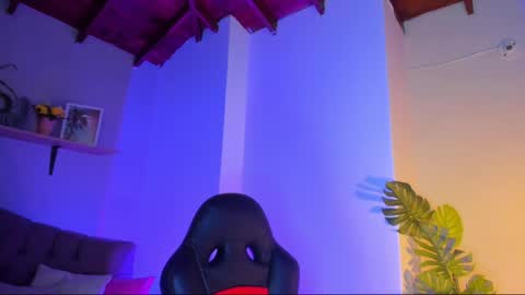 Queen online show from 04-22-26, 06:53