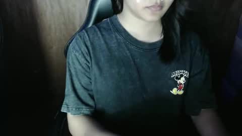 Snapshot of queenkrissha chatting on 12-17-25, 10:32 queenkrissha online show from 12-17-25, 10:32