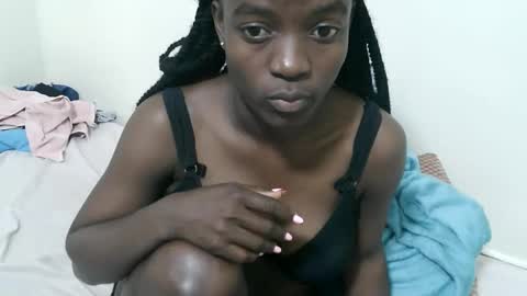 Snapshot of queenlatasha chatting on 05-20-26, 08:42 Latasha online show from 05-20-26, 08:42