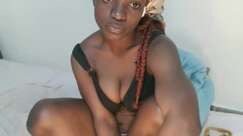 Snapshot of queenlatasha chatting on 06-02-26, 08:05 Latasha online show from 06-02-26, 08:05