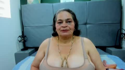Snapshot of queenmature chatting on 09-11-25, 08:53 VickyBoobss online show from 09-11-25, 08:53