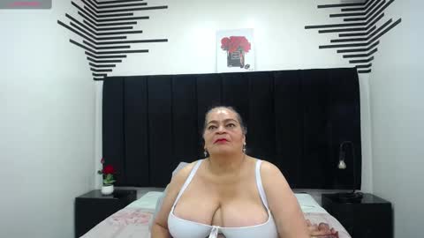 Snapshot of queenmature chatting on 09-24-25, 08:45 VickyBoobss online show from 09-24-25, 08:45