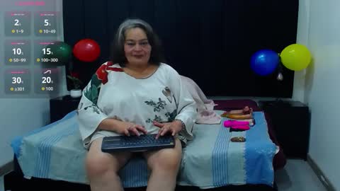 Snapshot of queenmature chatting on 10-20-25, 08:09 VickyBoobss online show from 10-20-25, 08:09