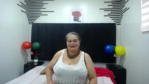 Snapshot of queenmature chatting on 11-18-25, 01:15 VickyBoobss online show from 11-18-25, 01:15