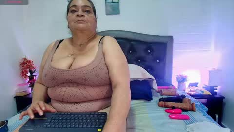 Snapshot of queenmature chatting on 05-12-26, 07:22 VickyBoobss online show from 05-12-26, 07:22