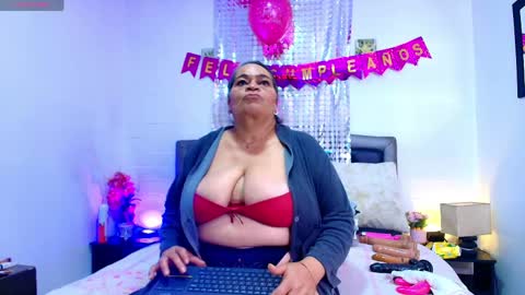 Snapshot of queenmature chatting on 05-16-26, 12:59 VickyBoobss online show from 05-16-26, 12:59