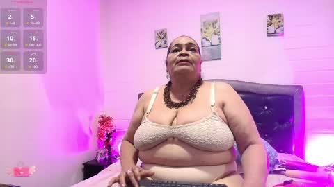 Snapshot of queenmature chatting on 06-09-26, 07:03 VickyBoobss online show from 06-09-26, 07:03