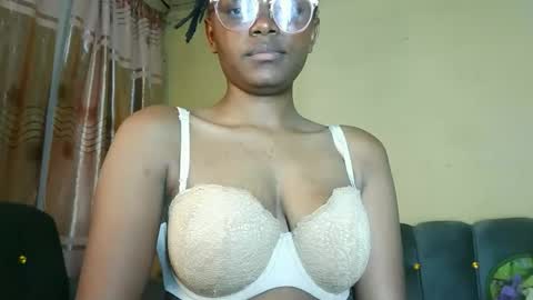 Snapshot of queenmerliz331240 chatting on 10-13-25, 09:26 queenmerliz331240 online show from 10-13-25, 09:26