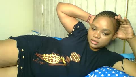 Snapshot of queenofsouls chatting on 01-21-25, 06:22 . online show from 01-21-25, 06:22