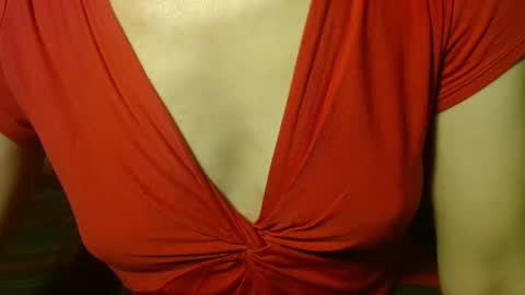Snapshot of queenoftenderness chatting on 05-05-26, 07:11 queenoftenderness online show from 05-05-26, 07:11