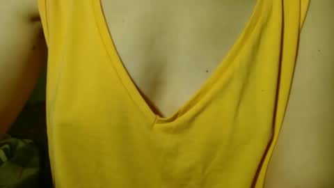 Snapshot of queenoftenderness chatting on 05-16-26, 07:45 queenoftenderness online show from 05-16-26, 07:45