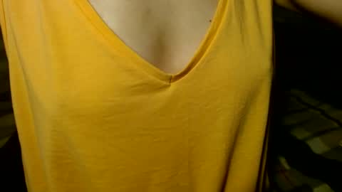 Snapshot of queenoftenderness chatting on 06-16-26, 06:43 queenoftenderness online show from 06-16-26, 06:43