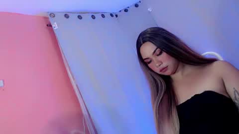 QUEEN online show from 01-27-25, 11:54