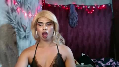 Snapshot of queenpinayebony_xx chatting on 04-20-26, 02:20 queenpinayebony_xx online show from 04-20-26, 02:20
