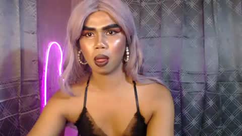 Snapshot of queenpinayebony_xx chatting on 04-25-26, 01:41 queenpinayebony_xx online show from 04-25-26, 01:41