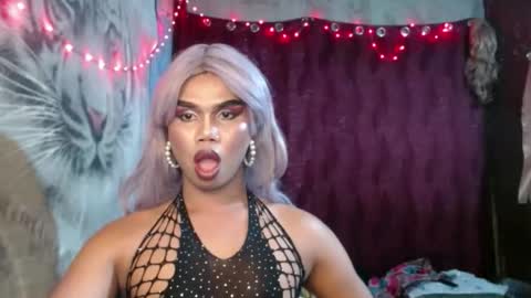 Snapshot of queenpinayebony_xx chatting on 05-07-26, 03:28 queenpinayebony_xx online show from 05-07-26, 03:28