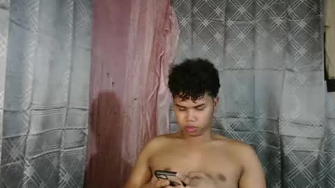 Snapshot of queenpinayebony_xx chatting on 05-13-26, 04:48 queenpinayebony_xx online show from 05-13-26, 04:48