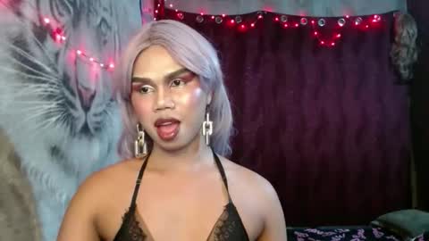 Snapshot of queenpinayebony_xx chatting on 05-15-26, 11:39 queenpinayebony_xx online show from 05-15-26, 11:39