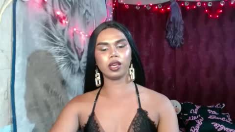 Snapshot of queenpinayebony_xx chatting on 05-19-26, 11:05 queenpinayebony_xx online show from 05-19-26, 11:05