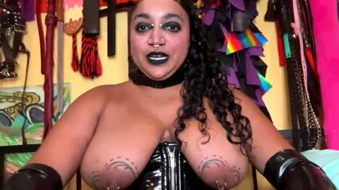 Queen Hilarity online show from 02-10-26, 10:14