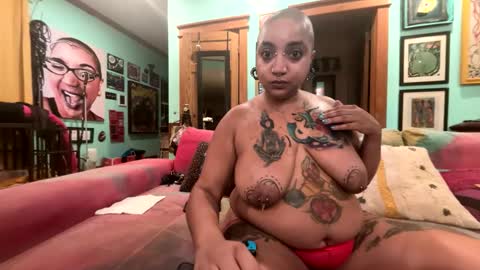 Queen Hilarity online show from 03-16-26, 05:44