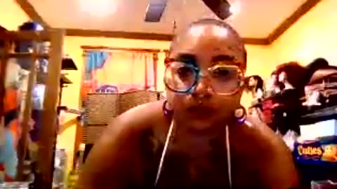 Queen Hilarity online show from 08-10-26, 01:53