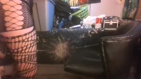 Snapshot of queenstonermami chatting on 06-18-26, 02:45 queenstonermami online show from 06-18-26, 02:45