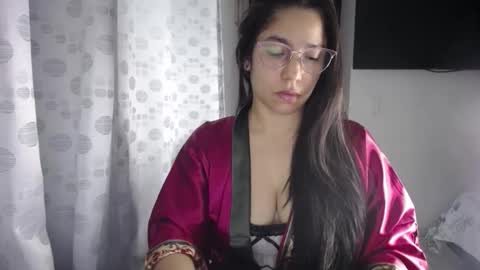 Snapshot of queenvictoria2023 chatting on 11-19-25, 03:39 Paola online show from 11-19-25, 03:39