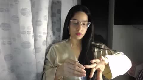 Snapshot of queenvictoria2023 chatting on 03-20-26, 04:06 Paola online show from 03-20-26, 04:06