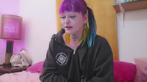 Snapshot of queer_burrito chatting on 05-25-26, 05:46 Sky Burrito online show from 05-25-26, 05:46