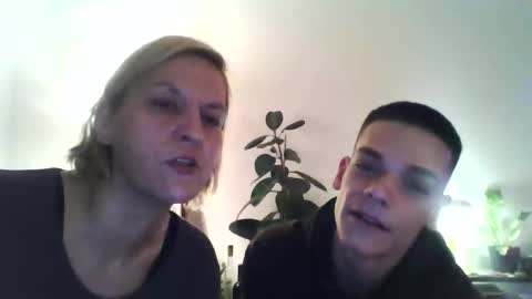 Snapshot of queerbi chatting on 04-03-26, 06:06 bi is from billy online show from 04-03-26, 06:06