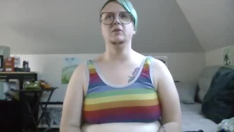 Snapshot of queerlyjaz chatting on 09-11-25, 01:28 queerlyjaz online show from 09-11-25, 01:28