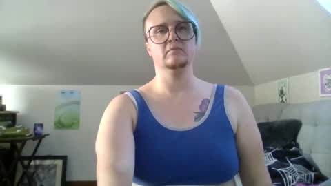 Snapshot of queerlyjaz chatting on 09-23-25, 11:41 queerlyjaz online show from 09-23-25, 11:41